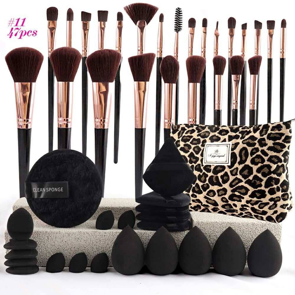 MAKE-UP BRUSH/ACCESSORY SETS